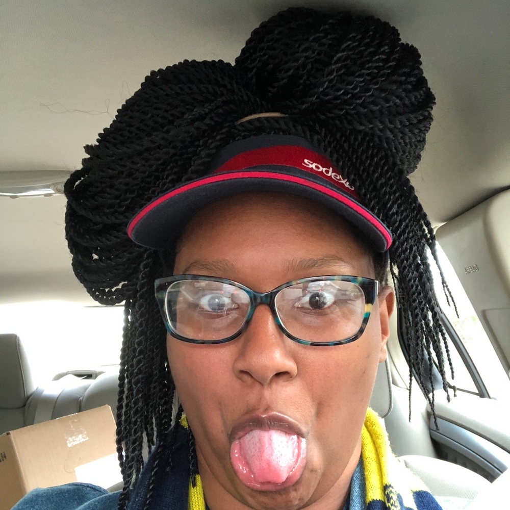 Meet your Posher, Trenika
